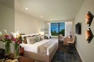 Standard Room with King Size bed and beautiful view at Grand Oasis Cancun Hotel